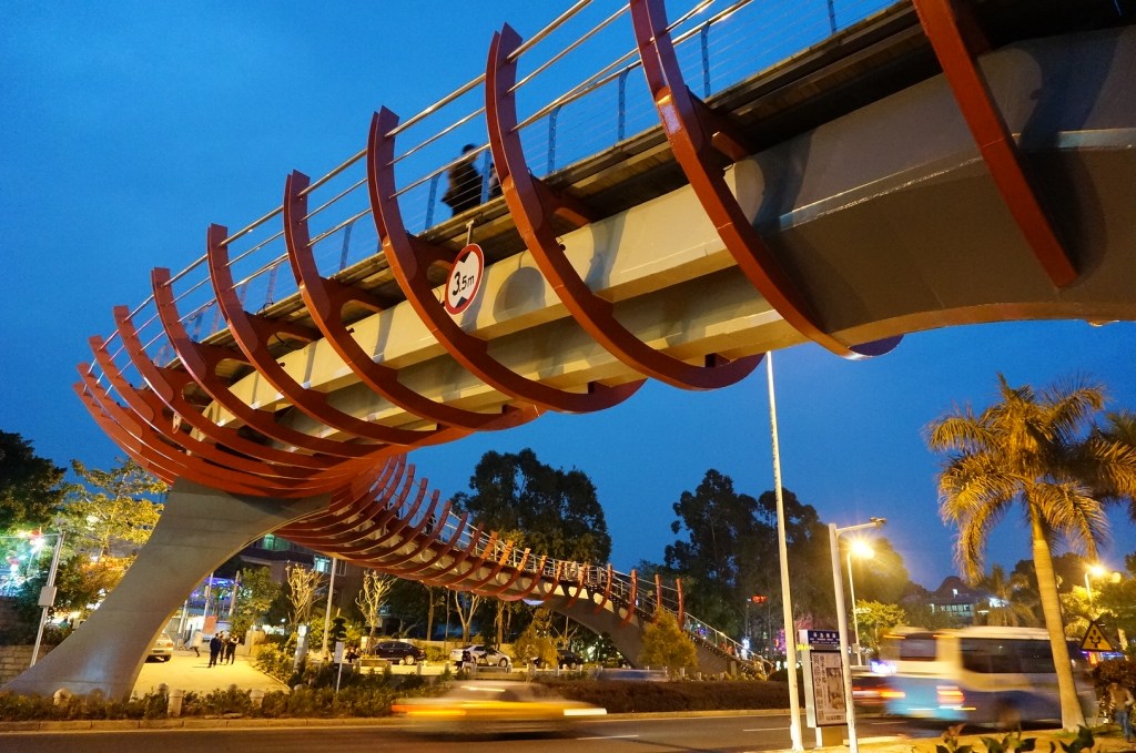 早前新闻报道过的厦门鱼骨行人天桥